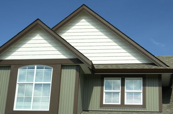Cost of Vertical Vinyl Siding Repair in Kirkland